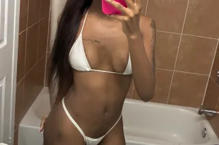 EVER SEEN A PYT LOOK SO GOOD😍👀... - Image 2