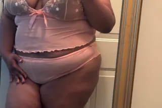 SHORT 🍌THICK 🍑WET 🌊BBW😋 - Image 2